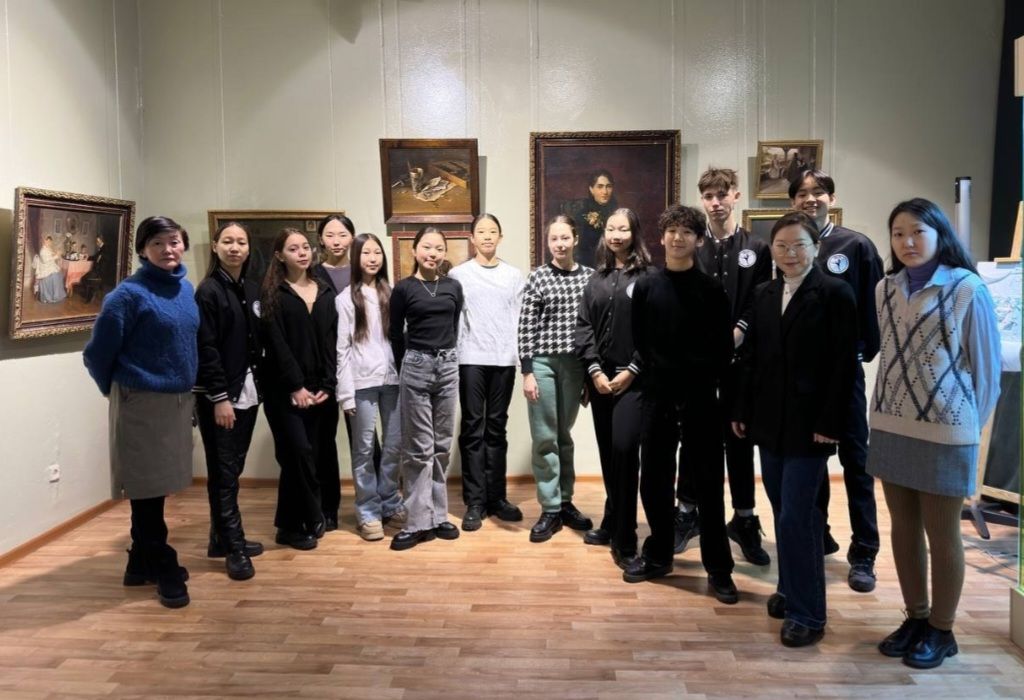 Выставка в Художественном музее имени Ц.С. Сампилова стала площадкой для творческих съёмок  с участием студентов БРХК